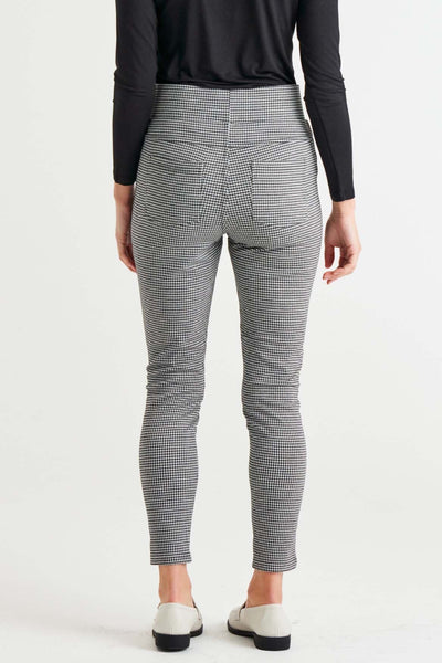 Betty Basics Houndstooth Ponte Legging in Black Houndstooth - Hey Sara