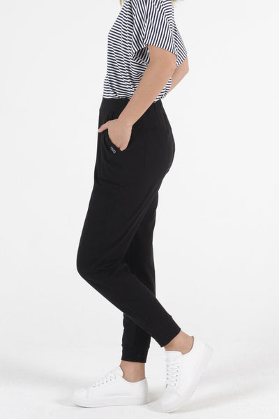 Betty Basics Lindsay Jogger Pant in Black - Hey Sara