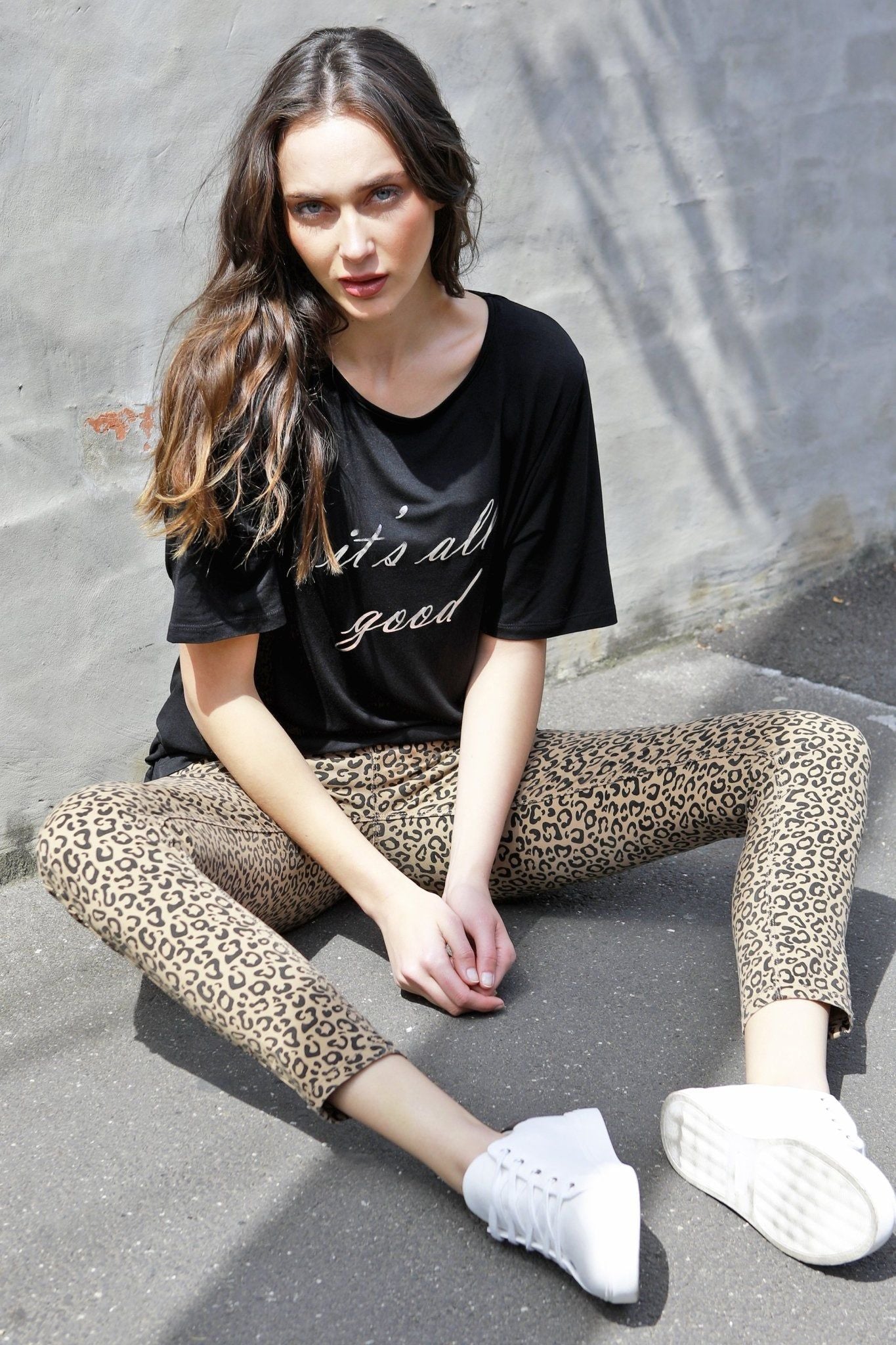 Betty Basics Los Angeles Tee in Black - Hey Sara