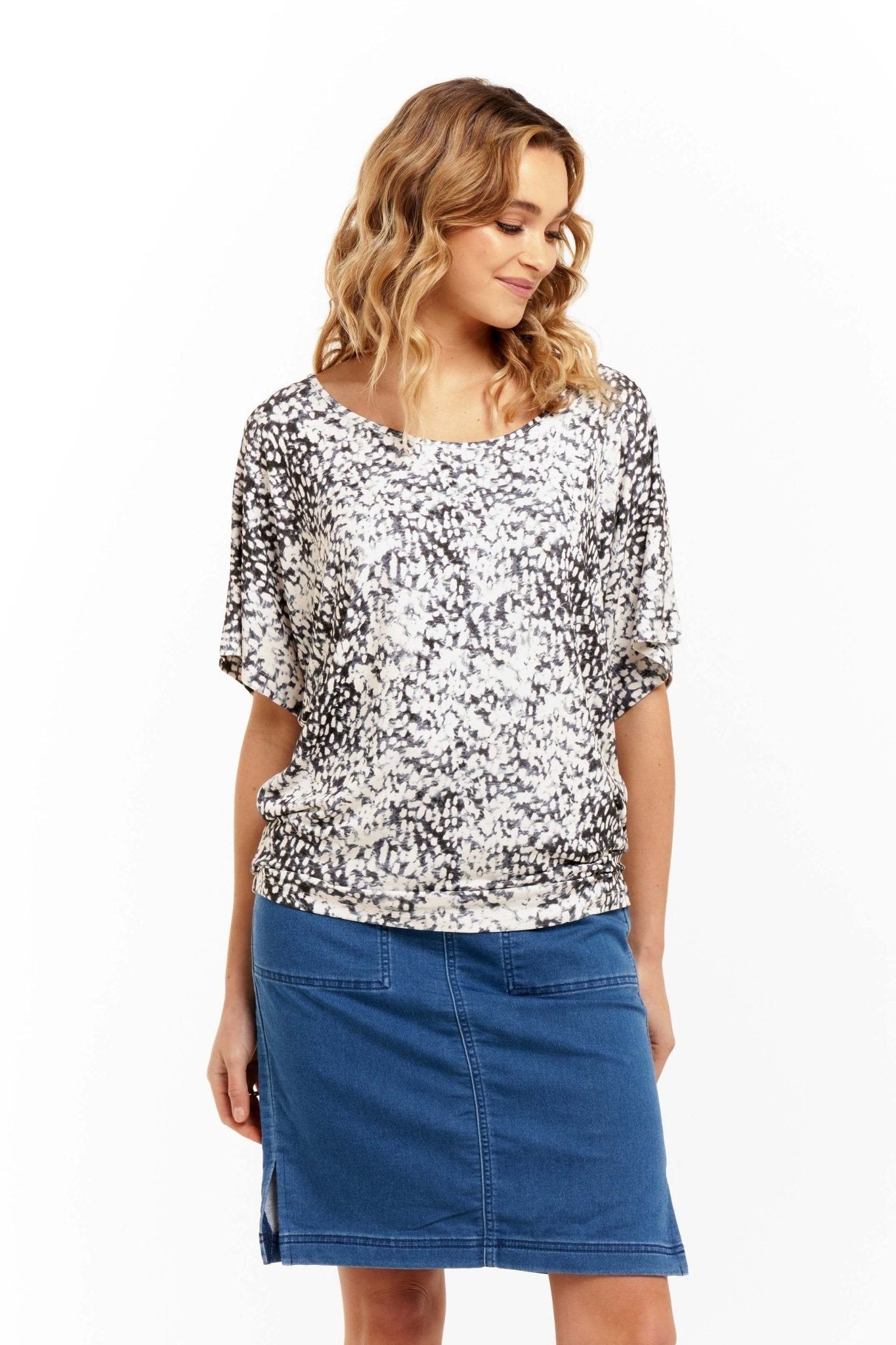 Betty Basics Maui Tee in Spotty - Hey Sara
