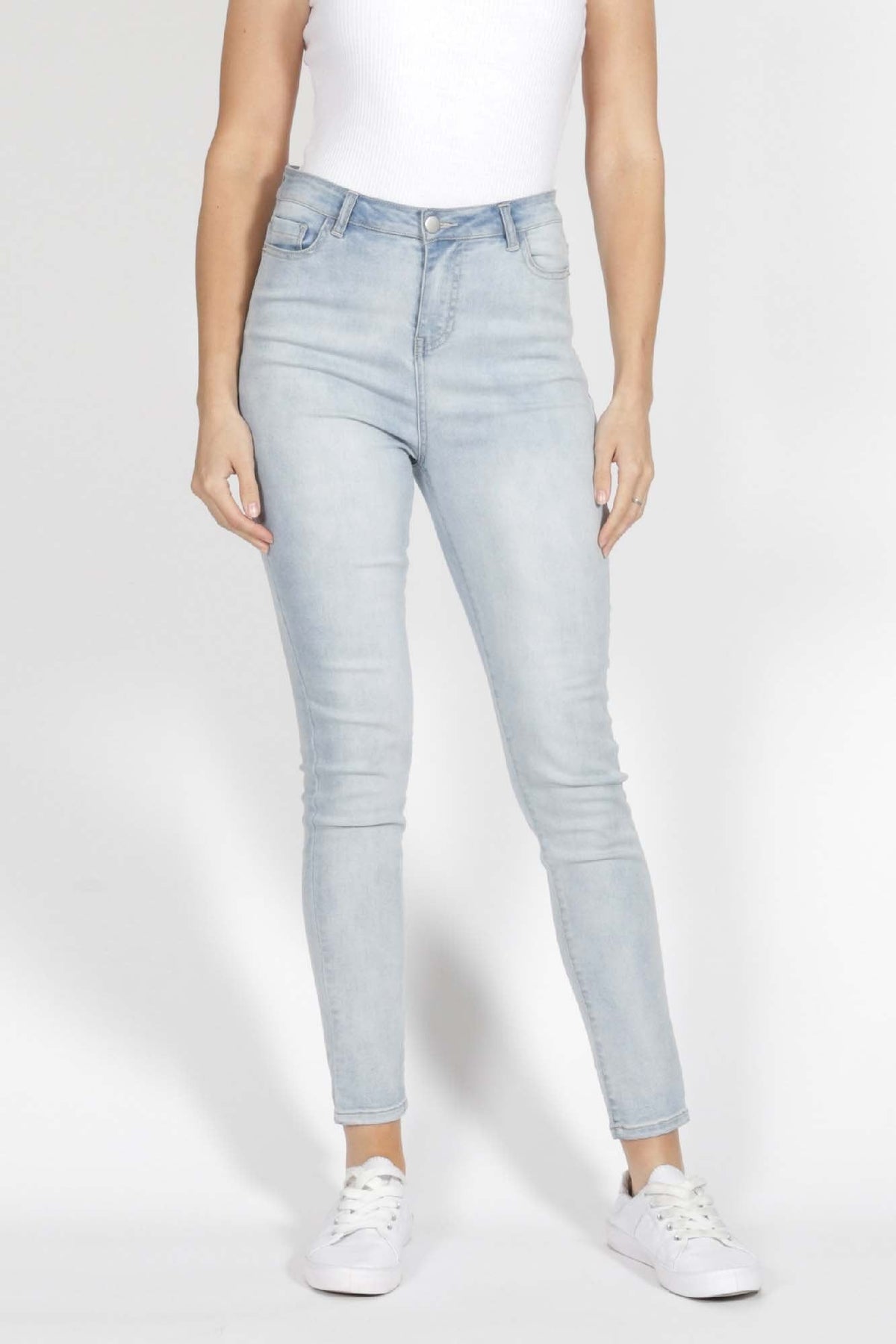 Rizzo Jean in Light Indigo | Betty Basics | Hey Sara